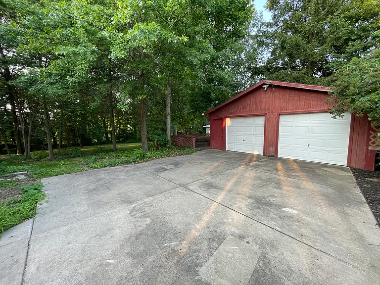 275 Forest Hill Dr — Photo 2