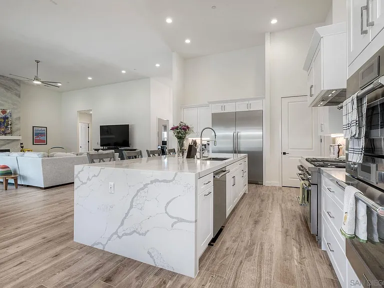 655 Hamilton Ln — Photo 11