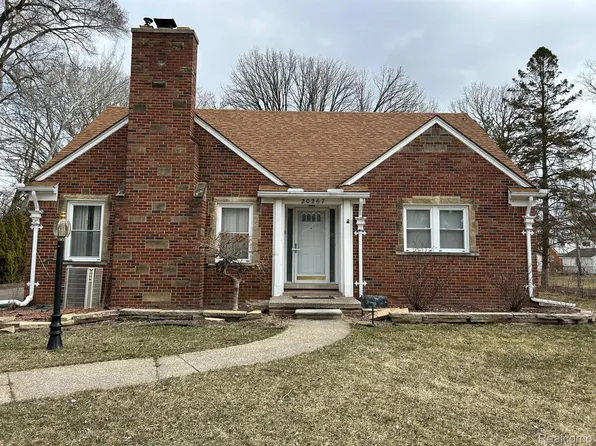 20267 Huntington Ave, Harper Woods, MI 48225