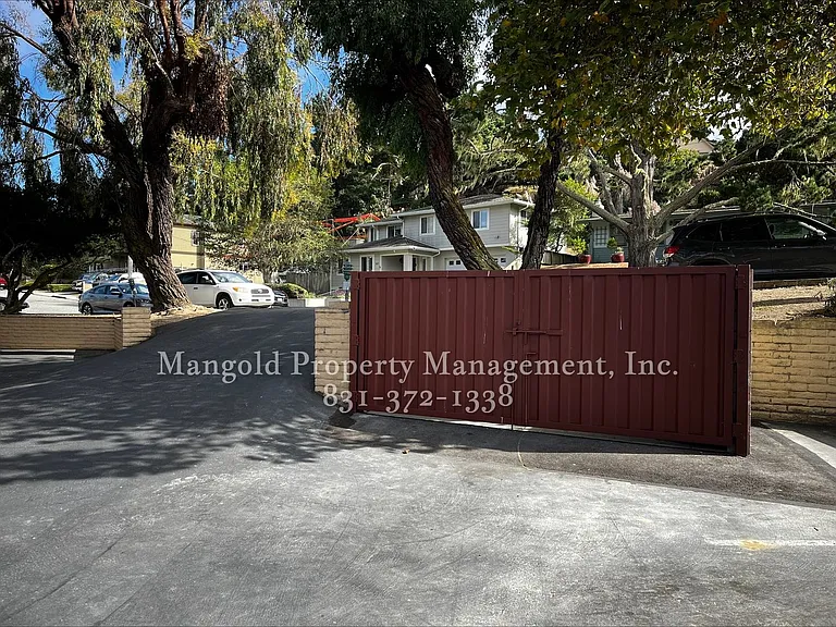 Del Mar Apartments — Photo 8