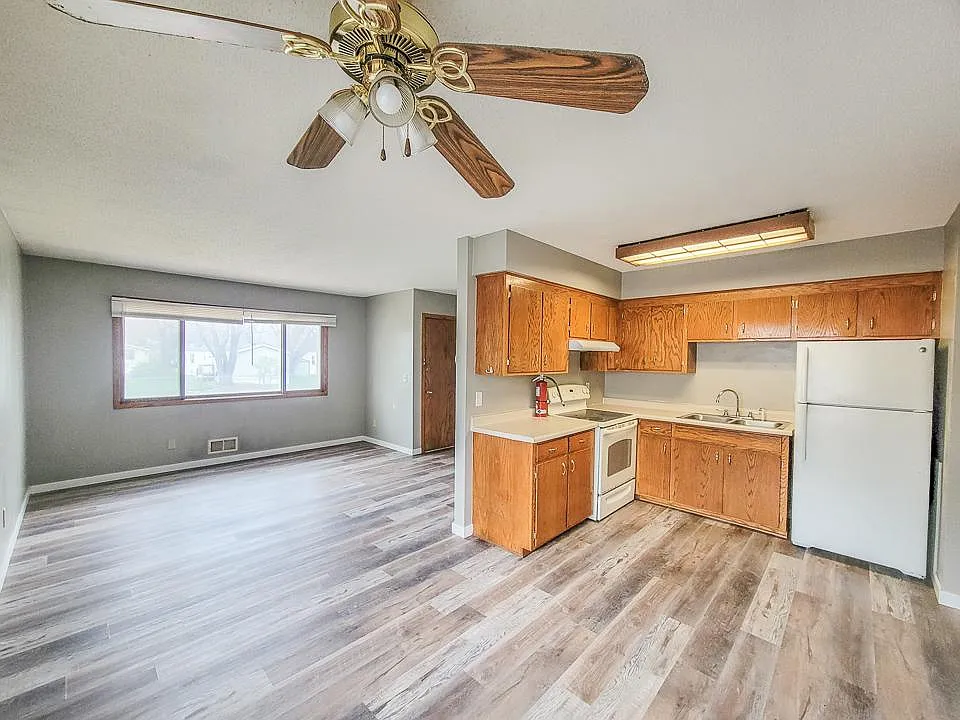 2 bed, 1000 sqft, $1,650 — Photo 3
