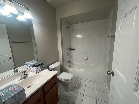 3rd image of 5049 N Northwest Hwy APT 203