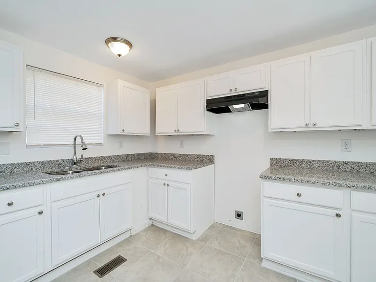 1624 Fairview Dr — Photo 18