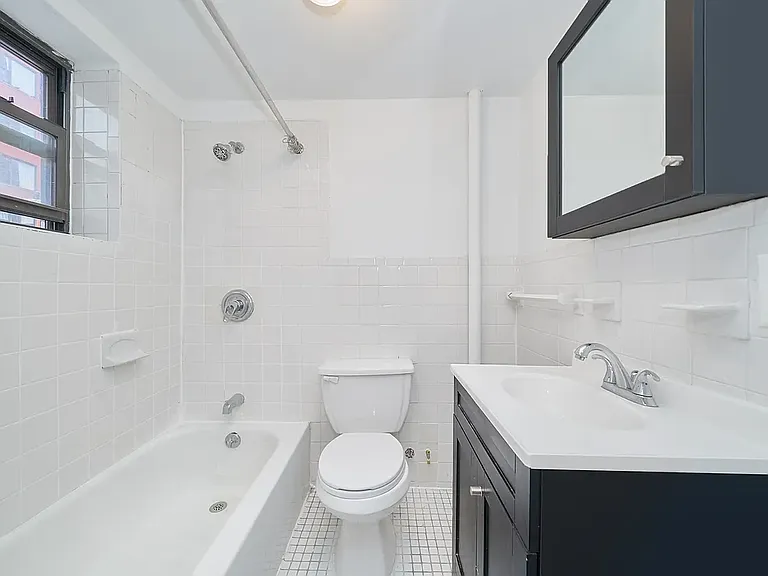 503 W 43rd St #3F — Photo 11