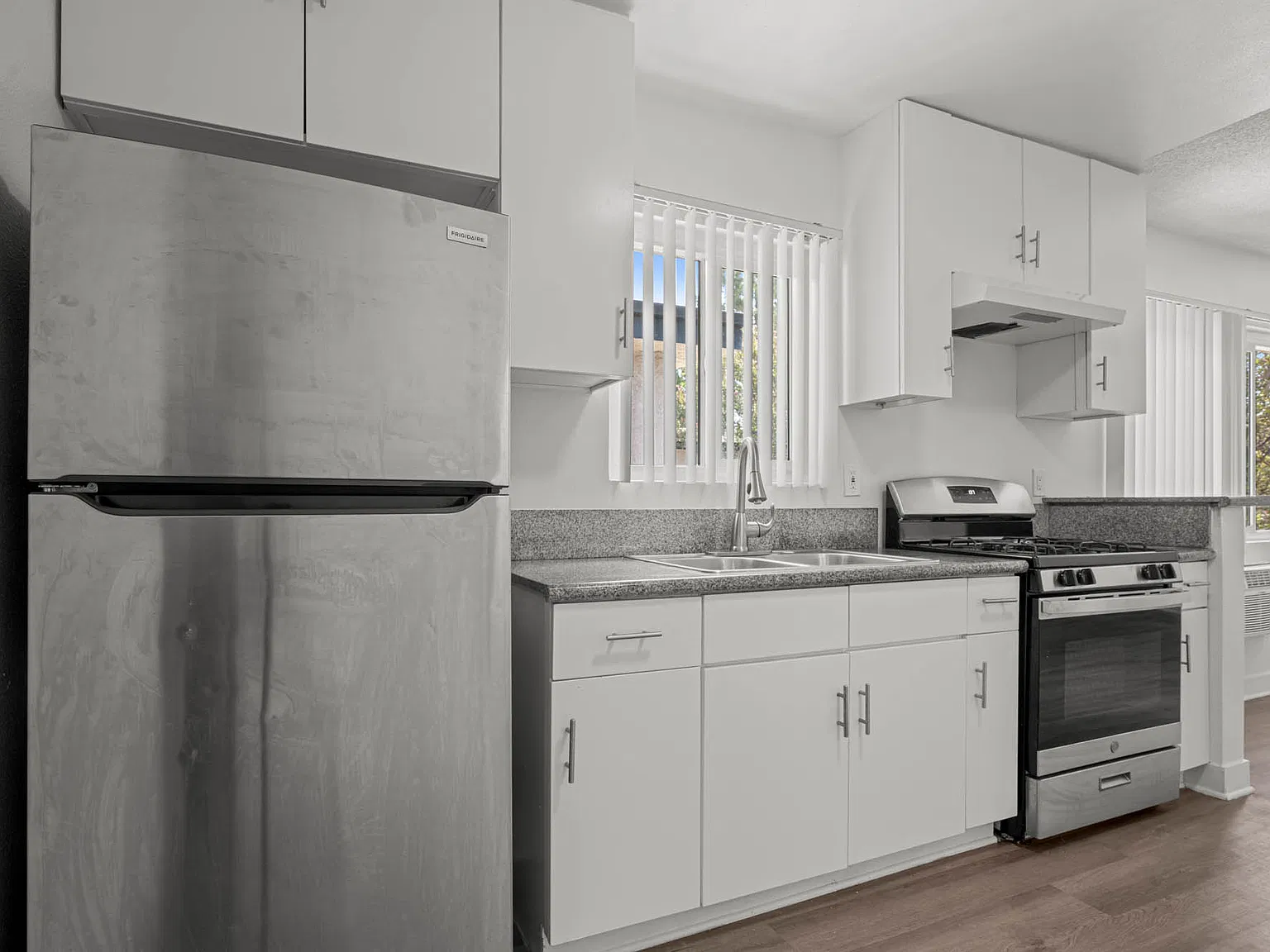 15125 Saticoy St — Photo 2