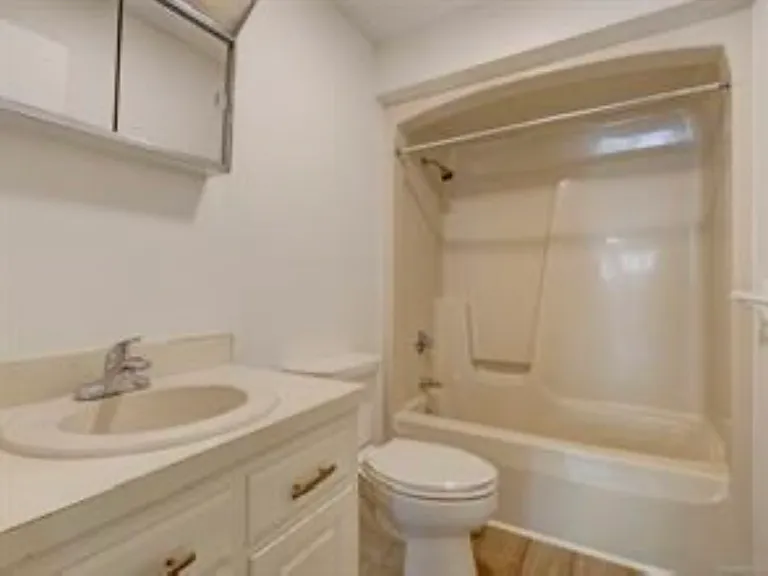 54 Oak St #11 — Photo 16