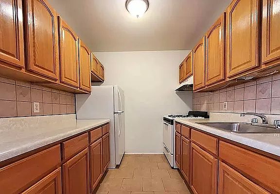 3rd image of 115 Maujer St #3A