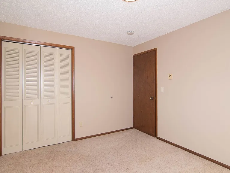 906 S McDonald Rd — Photo 14