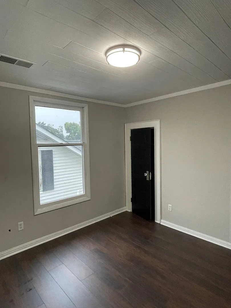 Newly Renovated Three-Bedroom Home in St. Albans — Photo 3