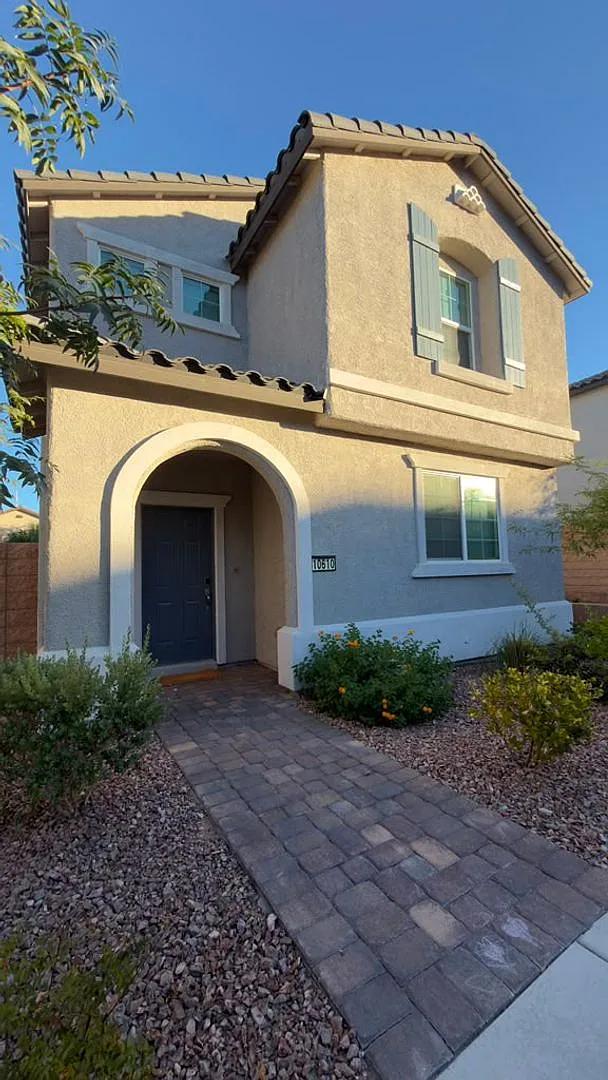 Modern Three-Story Residence — Photo 1
