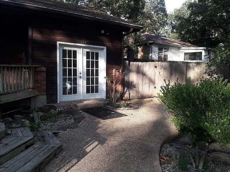 324 Montgomery Dr — Photo 4