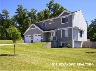 680 Reece Ct SE, Lowell, MI 49331