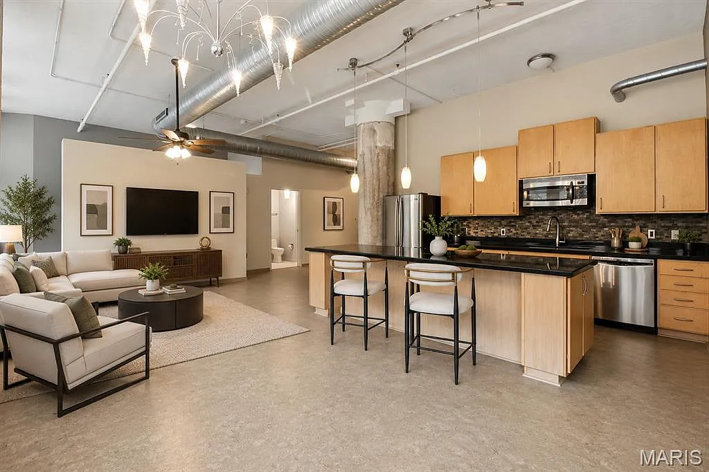 2 bed, 2.0 bath, 1324 sqft, $1,500 — Photo 2