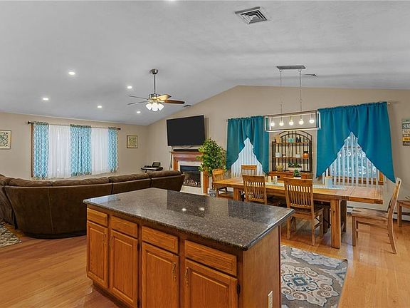 4th image of 173 Lynne Ln