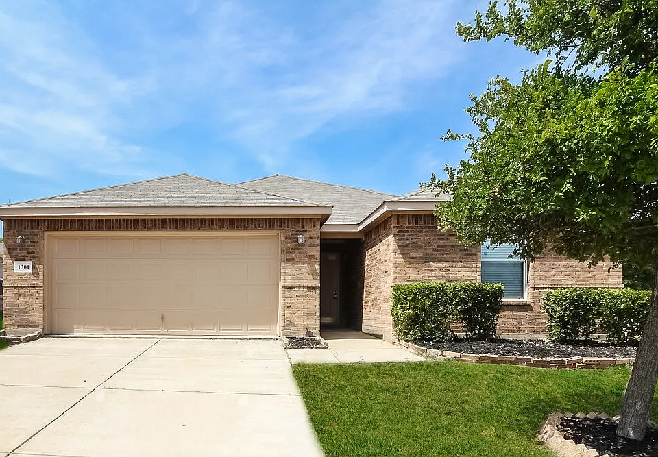 1301 Burleson St