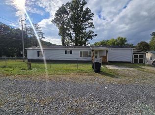 402 Maple Fork Rd, Mount Hope, WV 25880