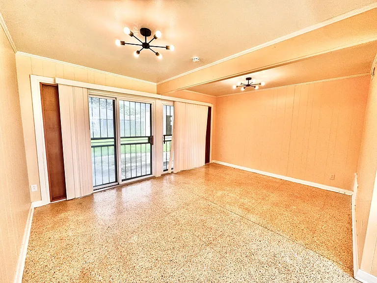 2655 Hyman Pl — Photo 2