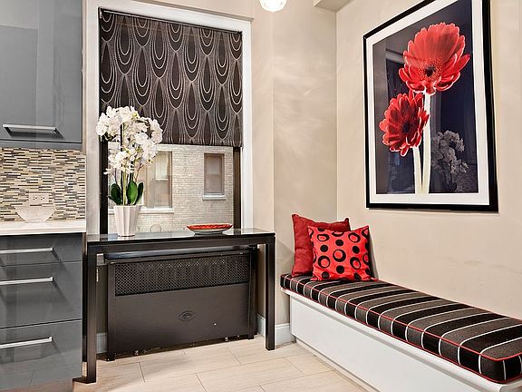4th image of 215 W 75th St APT 3-A