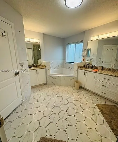 10919 NW 67th Ter — Photo 22