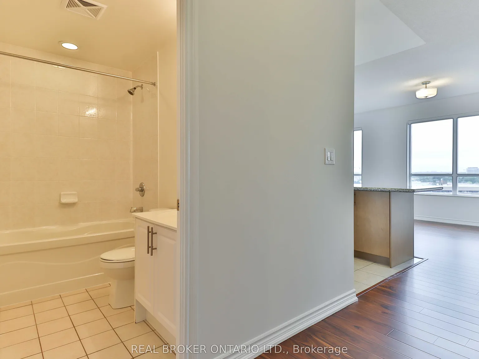 135 Wynford Dr — Photo 2