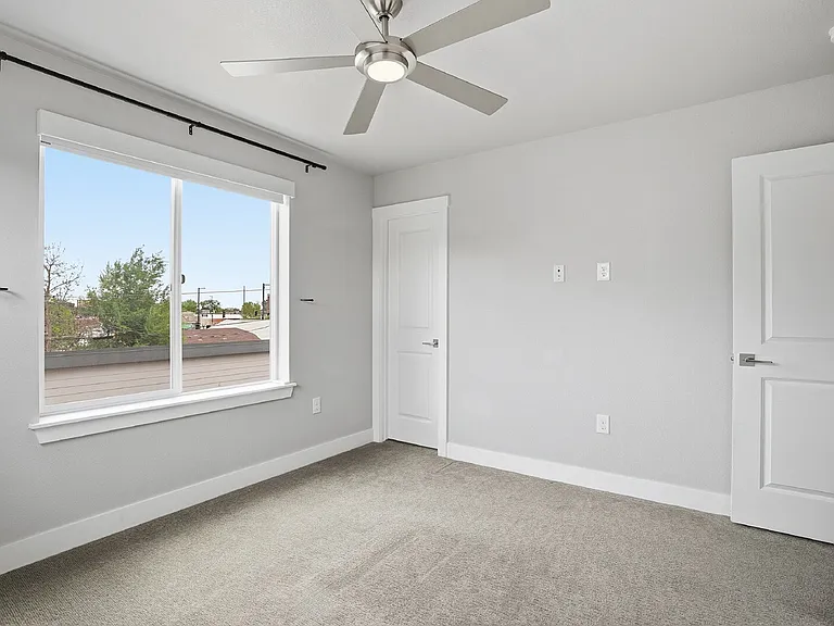 1518 N Newton St — Photo 35
