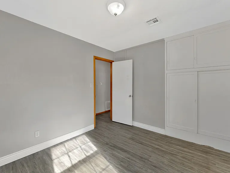 1937 N Garland Ave — Photo 16