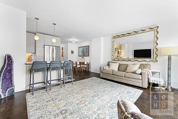 Sold by LoHo Realty | media 2