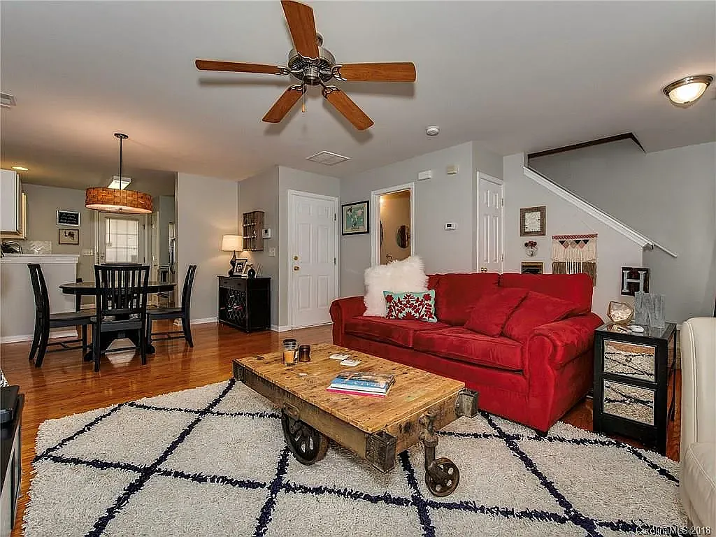 2 bed, 2.5 bath, 1285 sqft, $2,450 — Photo 3