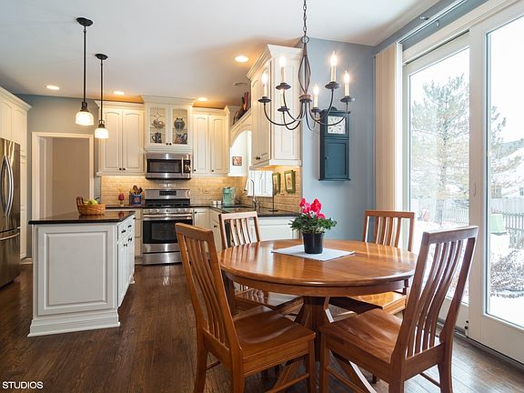 5th image of 798 Wexford Ct