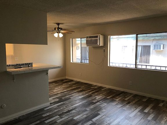 4th image of 337 Riverdale Dr #10