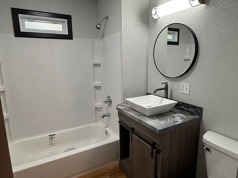 410 Quincy St — Photo 13