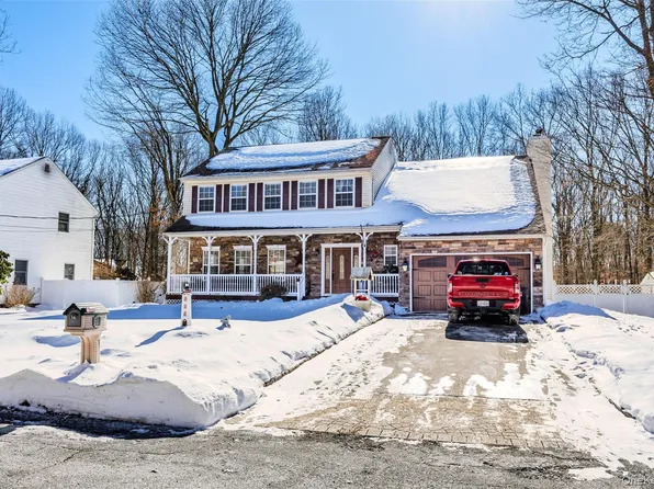 36 Lansing Street, Miller Place, NY 11764