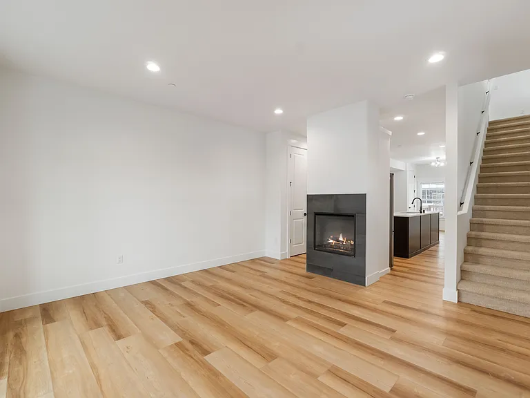 117 Orchard Ave S #D — Photo 6