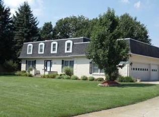 5631 Skyway NE, Rockford, MI 49321