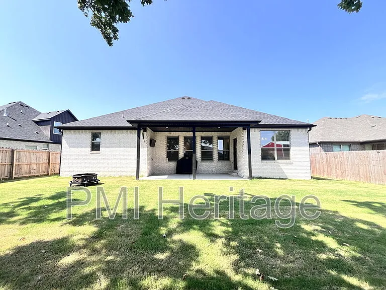 2061 Larry Ln — Photo 25