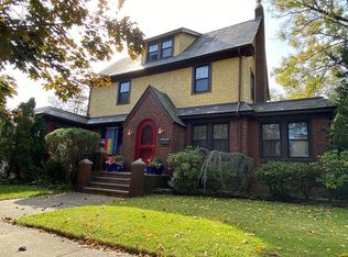 98 Rose Ave, Floral Park, NY 11001