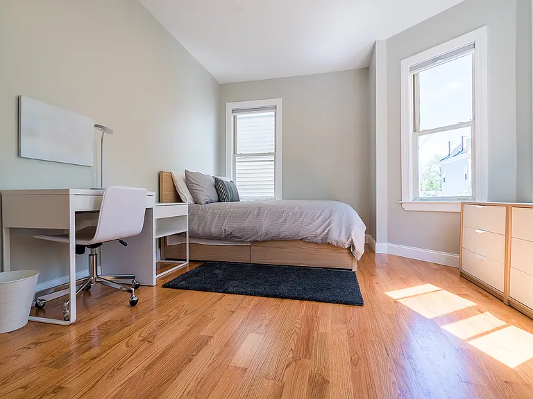 728 E 2nd St #4 — Photo 12