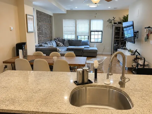 1522 W Superior St #3, Chicago, IL 60622