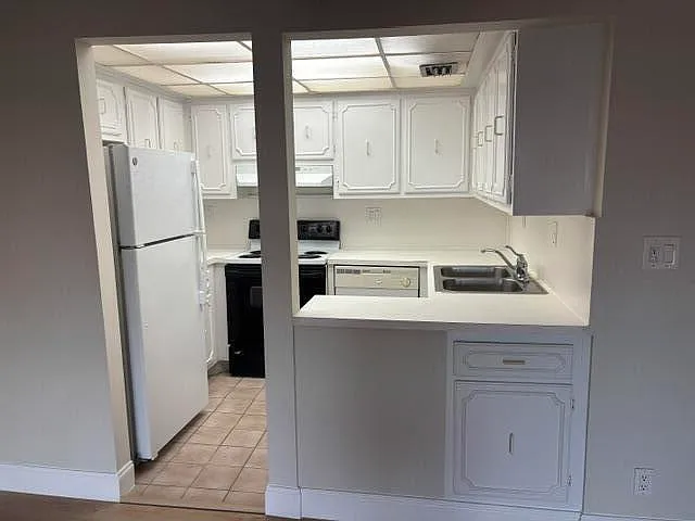 422 SW 9th St #6 — Photo 12