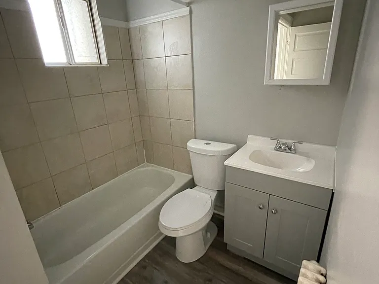 749 Hazelwood Ave #1 — Photo 8