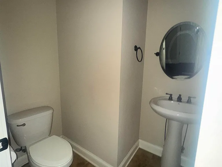 210 Treetop Dr NE — Photo 13