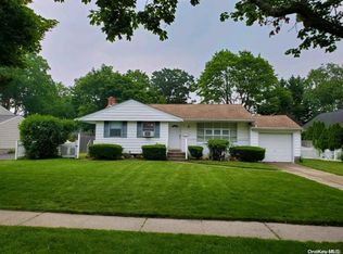 7 Ott Pl, Commack, NY 11725