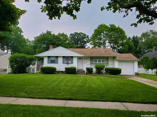 7 Ott Place, Commack, NY 11725