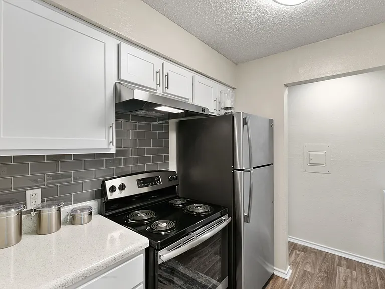 Creekwood Apartment Homes — Photo 9