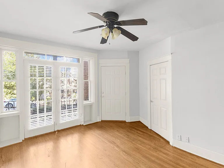 Elmhardt Apartments — Photo 14