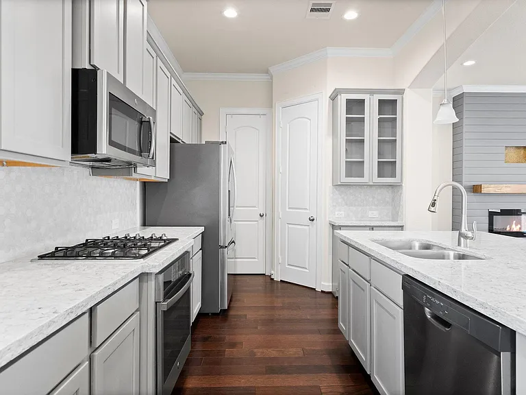 2021 Cambridge Heights Pl — Photo 12