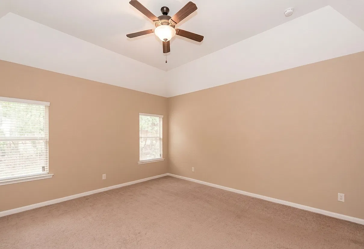 4 bed, 2.5 bath, 2502 sqft, $2,400 — Photo 4