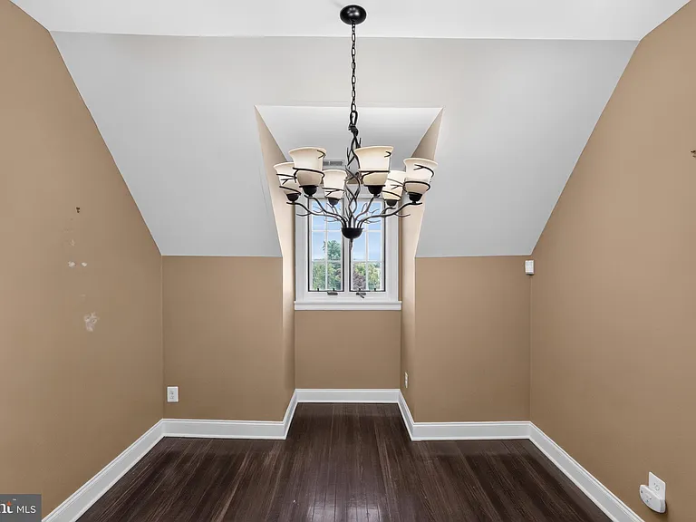 7220 Ridge Ave #G — Photo 10