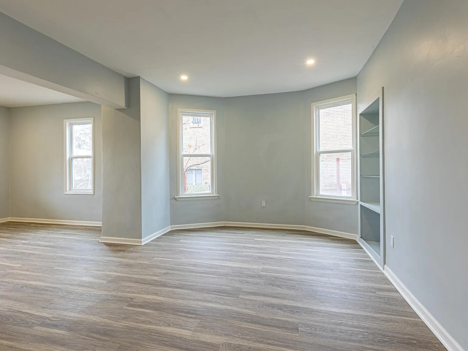 5 bed, 2094 sqft, $1,900 — Photo 2