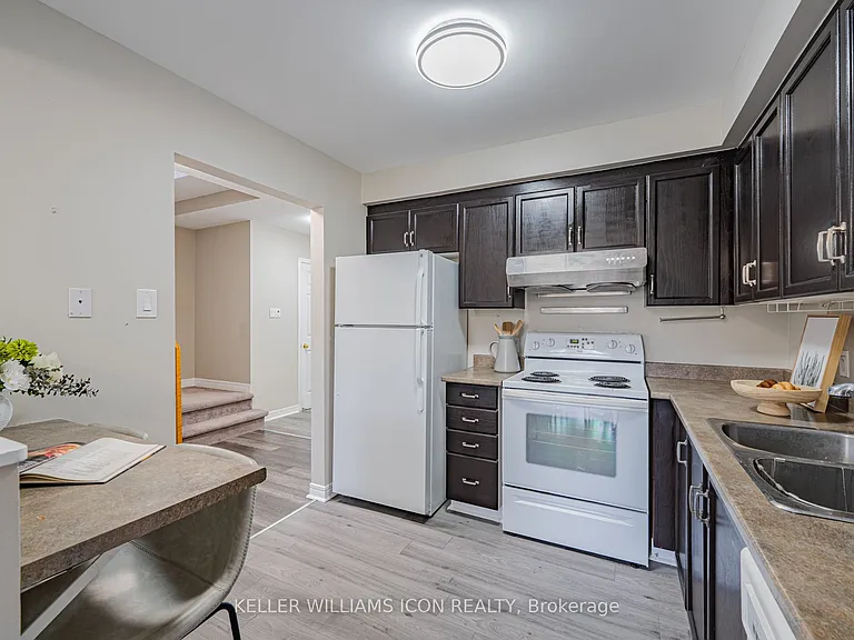 48 Blackdome Cres — Photo 8